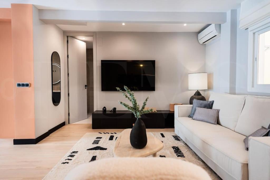Apartment New Terrace & Parking By The By Rems *